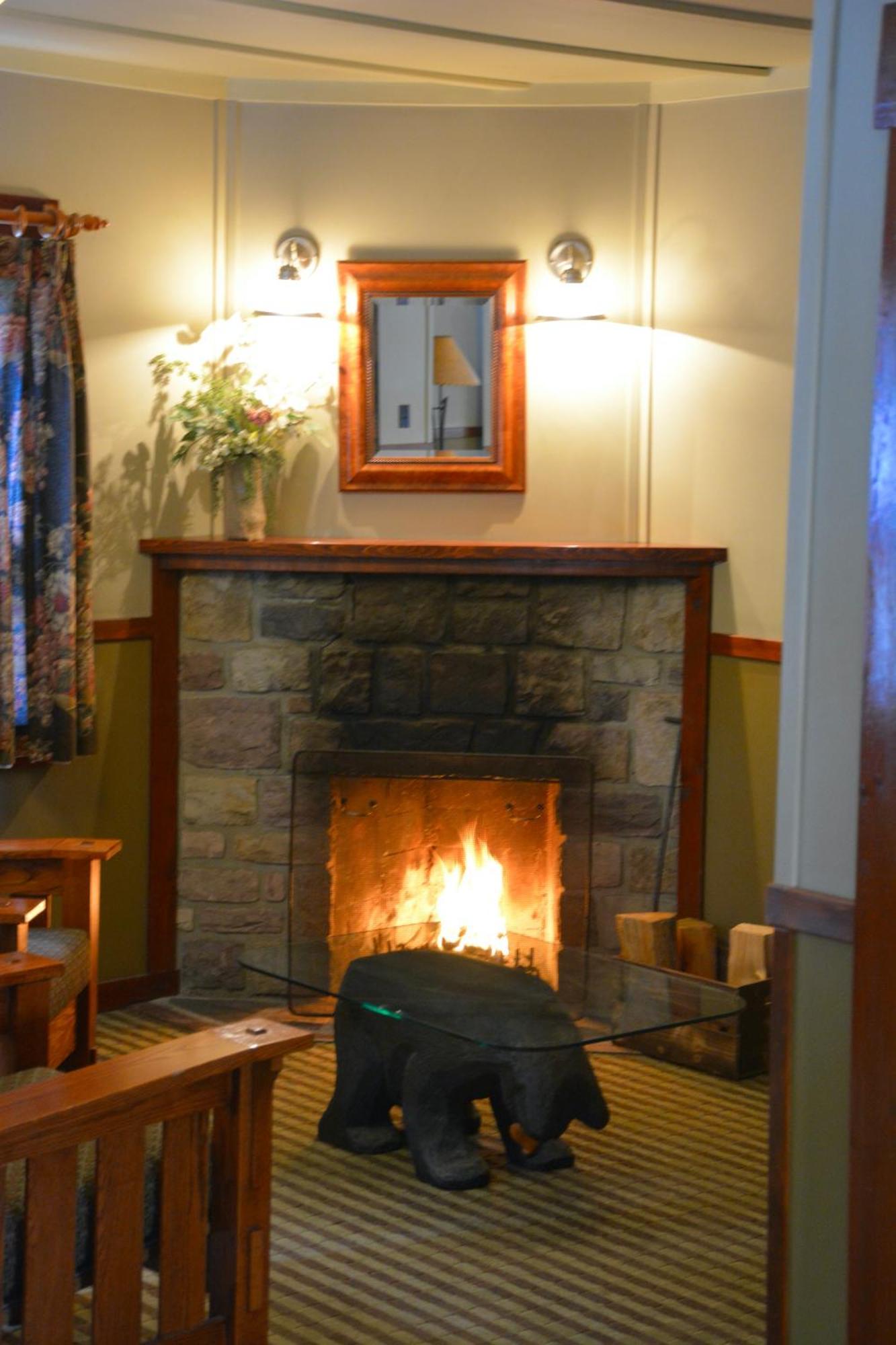 Johnston Canyon Lodge & Bungalows キャッスル・ジャンクション エクステリア 写真